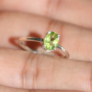 Green Peridot Ring - 925 Silver Ring - Peridot Gemstone Prong Ring - Birthstone Ring - Gift to her Ring - August Peridot Jewelry Gift to her