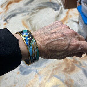 Michaela Frey Enamel Bangle: 24K Gold Plated Art Nouveau Bird Bracelet bild 5