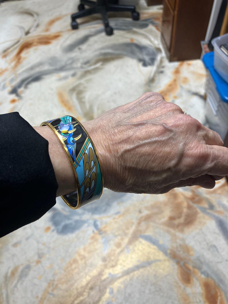 Michaela Frey Enamel Bangle: 24K Gold Plated Art Nouveau Bird Bracelet bild 5