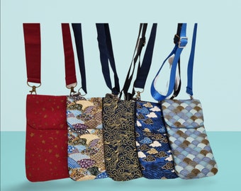 Pochette téléphone bandoulière fait main, en tissus japonais, divers motifs, et colories, 100% coton. Petit sac a main, multiusages.