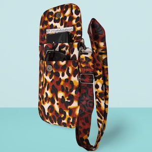 Bolso de mano, modelo de celular, uso bandolera.  Mini bolso de mano. Bolso de mano realizado en cera.