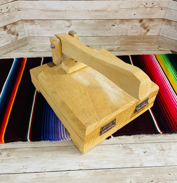 Prensa para Tortillas Mexicanas  Prensa para tortillas, Arte en madera,  Muebles de madera