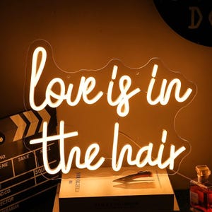 Liebe ist in den Haaren Leuchtreklame, Schönheitssalons Dekor für Beauty Shop, Salon Hair Salon Zeichen, Neon Sign Light, Custom Neon Sign, LED Neonlicht, Sign