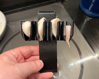 Poth-O-Carry® Clove: Garlic starters on the rim of your aquarium