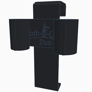 Puede incluir: Soporte de metal negro con dos portavasos a cada lado. El soporte tiene el texto "Smooth-O-C Duo" impreso en la parte delantera.