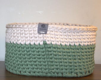 Oval Basket with hand-stained Wood Bottom - Medium