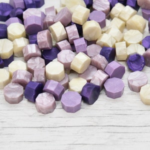 50 cuentas de cera de color morado y lila mezclado para sellos de cera de metal, sellos de cera, embalajes, estampaciones, sellos de cera y suministros para manualidades
