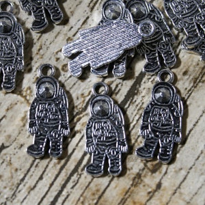 10 x Astronaut Metal Charms, Space, Spaceman, Jewellery Making, Craft Supplies, Metal Charms, Charms, Jewellery Findings, Pendant