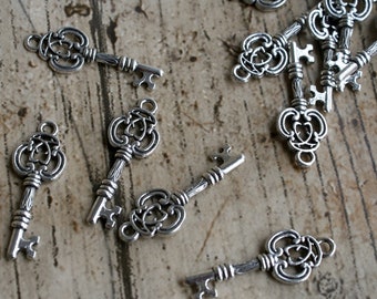 10 x Charmes clés argentés, Fabrication de bijoux, Charmes bracelet, Charmes pendentifs, Charme clé antique, Charmes métalliques