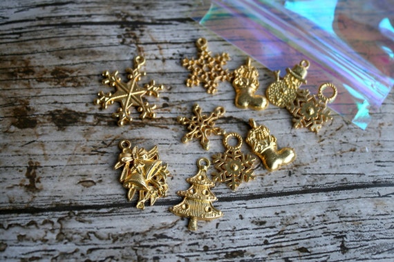 10 x Gold Tone Christmas Mixed Charms, Jewellery Making, Craft Supplies, Bracelet Making, Necklace Making, Christmas Crafts, Metal Charms