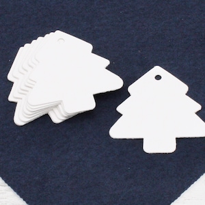 Etiquetas navideñas blancas de papel kraft, embalajes navideños, Navidad, etiquetas, etiquetas colgantes, etiquetas para tarjetas, etiquetas hechas a mano, ideas de embalaje, etiquetas personalizadas