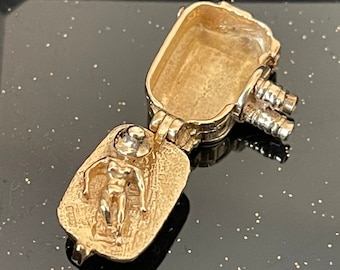 9ct Gold Vintage Opening Camcorder Charm