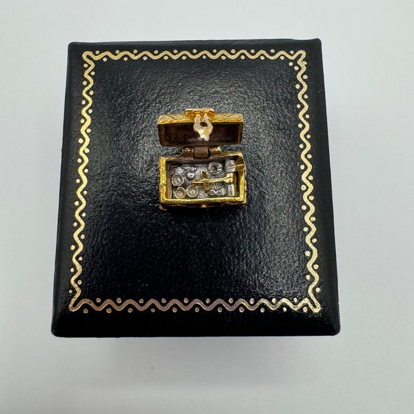 Vintage 9ct Gold Opening Treasure Chest Charm