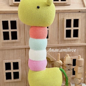 Pattern: cute giraffe pillow sleeping with kid/ crochet giraffe pillow