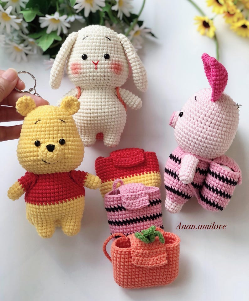 PATRONES 3 en 1: Patrón de funda para AirPods de crochet con conejito, Pooh y cerdito (archivo PDF) imagen 1