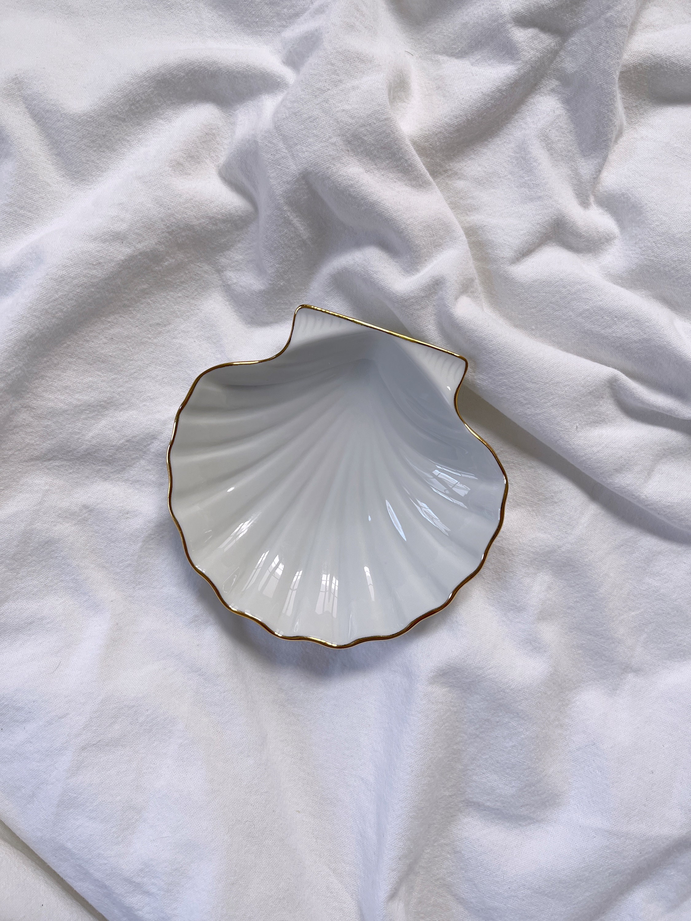 Porte-Bijoux en Coquille de Porcelaine Vintage. Cadeau Saint-Valentin Pour Elle