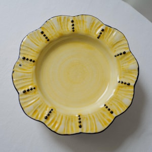 4 Vintage Keramik Teller. Grüne blumenförmige kleine Kuchenteller. Muttertagsgeschenk @ Medowski Paris