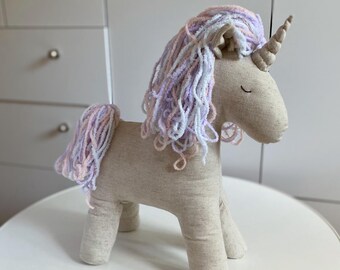 Wzór i samouczek na jednorożca | Pluszowy jednorożec Tinky | Wzór na pluszową zabawkę w formacie PDF | Przyjazny dla początkujących jednorożec z materiału
