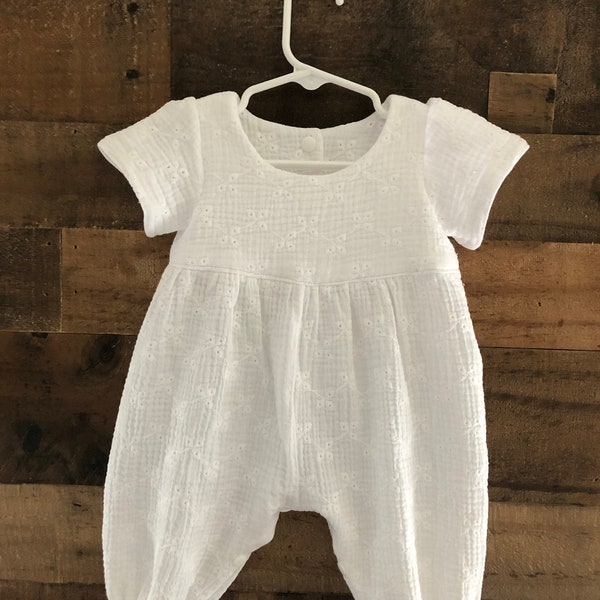 Short Sleeve Bubble Gauze Baby Romper: White Eyelet/Ivory Eyelet