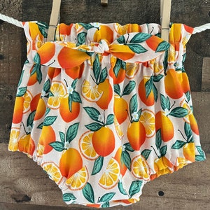 Little Cutie Clementine Wysoki stan bawełniany bloomer. Oh My Darling Onesie