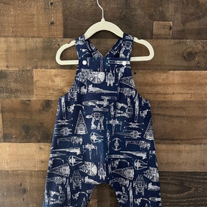 Raumfahrzeug Overall Langer Einteiler aus lizensiertem STAR WARS Stoff. Kleinkind Overall Strampler. Kinder Overall Romper