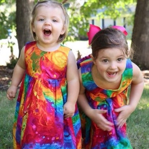 Tie Dye Baby Mädchen Strampler. Kleinkind Strampler, Babystrampler, Mädchen Strampler, Batik Kleid