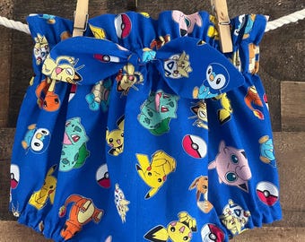 Fangen Sie diese eine Baumwollhose mit hoher Taille, hergestellt mit lizenziertem Pokémon-Stoff