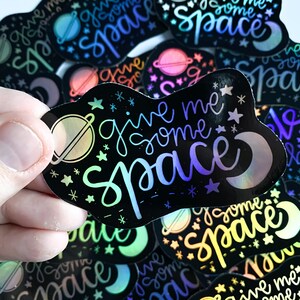 Autocollant holographique, Donnez-moi de l’espace, Autocollants spatiaux, Autocollants imbéciles, Autocollant introverti, Cadeau amusant, Cadeau pour introverti, Cadeau pour amoureux de l’espace