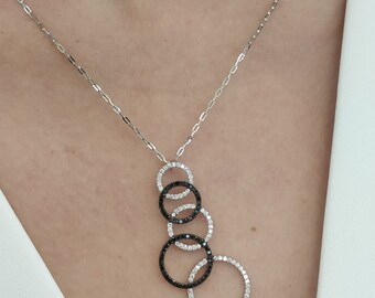 Collana con diamanti neri, collana con cerchi di diamanti, collana con pendente a cerchi intrecciati in oro bianco 18 carati con diamanti neri e bianchi
