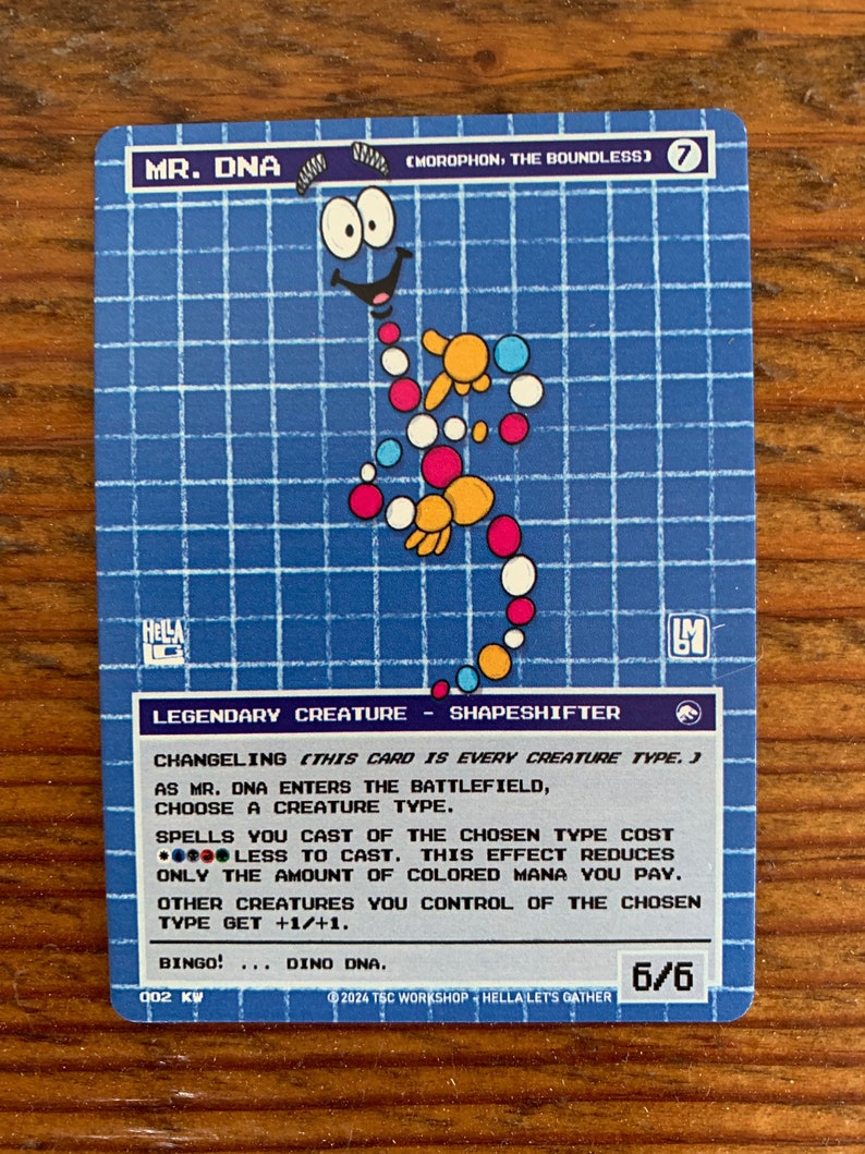 Pode incluir: Um cart&atilde;o de jogo azul e branco com um personagem de fita de DNA de desenho animado. O cart&atilde;o &eacute; intitulado "Mr. DNA" e inclui o texto "Changeling (Este cart&atilde;o &eacute; de cada tipo de criatura.)" e "Criatura lend&aacute;ria - Metamorfo".