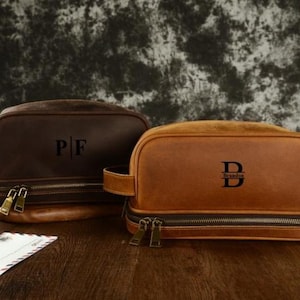 Personalized Groomsmen Leather Toiletry Bag, Men&#39;s Travel Bag, Groomsmen Gifts, Engraved Leather Travel Kit Bag, Graduation Gift for Him