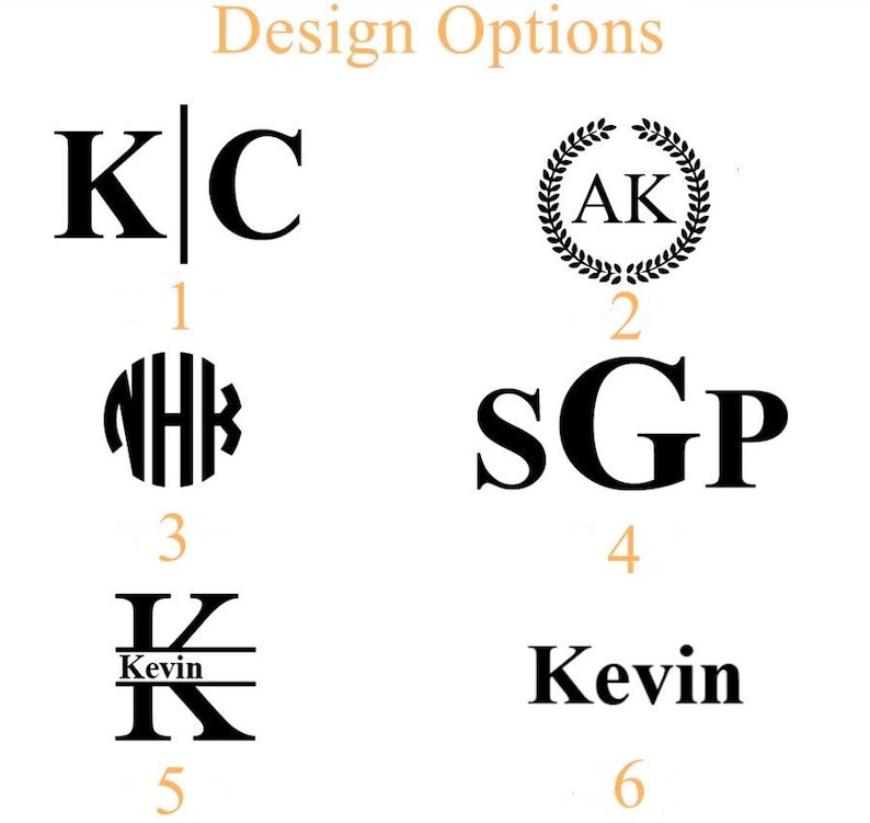 Pode incluir: Imagem mostrando seis op&ccedil;&otilde;es de design para personaliza&ccedil;&atilde;o. Os designs incluem iniciais, monogramas e nomes em negrito, em preto. O texto "Design Options" est&aacute; no topo em laranja claro, com n&uacute;meros abaixo de cada design.