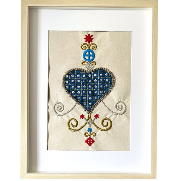 Tableau textile broderie or contemporaine coeur bleu turquoise et perles cadeau saint Valentin inspiration vévé vaudou Erzulie Fréda