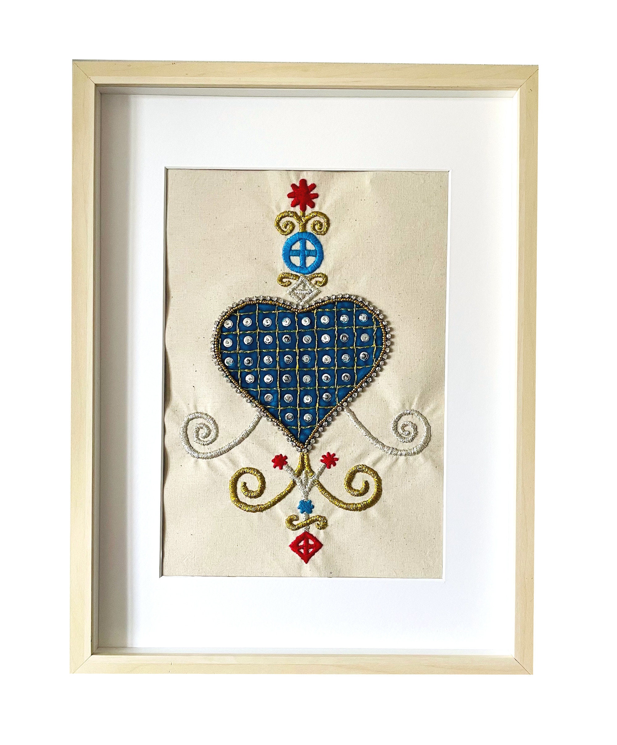 Tableau Textile Broderie Or Contemporaine Coeur Bleu Turquoise et Perles Cadeau Saint Valentin Inspi