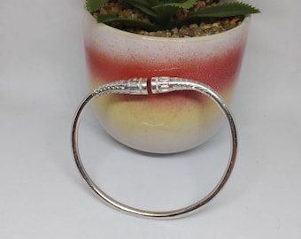 Vangovango Man. solid silver bangle bracelet from Madagascar hand cut Creasoa Ref10
