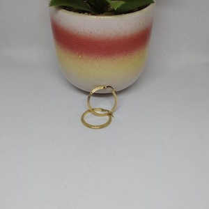 750/1000 gold ribbed hoop earrings