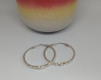 Boucles D'oreilles Créoles Filigrane Aloalo En Argent Massif 20mm - Soa Vangovango