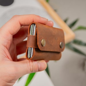 Visitekaarthouder van volnerf leer, Creditcardetui voor relatiegeschenk, Bruin lederen creditcardportemonnee voor heren