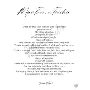 Op de afbeelding: Een witte print met de woorden "More Than a Teacher" in sierlijk schrift. De tekst hieronder is een dankgedicht, met de naam van de auteur onderaan. Een delicate bloemenillustratie staat in de rechter benedenhoek.