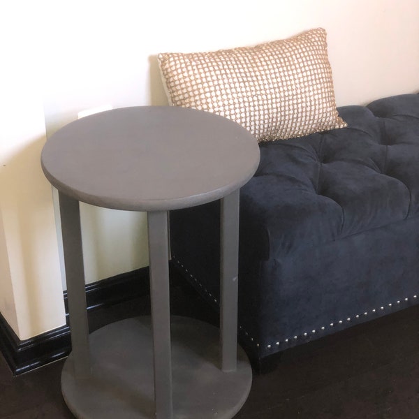 Side table, circle top with pillars