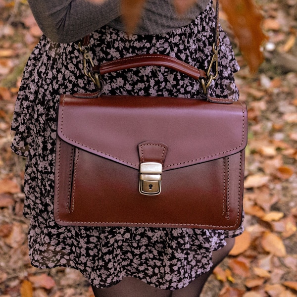 Sac à main verrouillable « Cira », fait main, sac à main en cuir femme, cuir véritable, sac à bandoulière, sac messager avec rabat en cuir marron