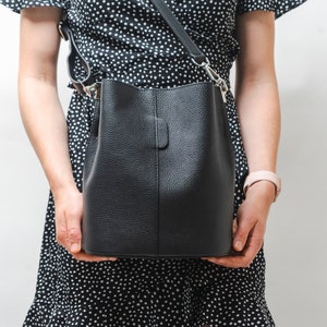 Echtleder Bucket Bag, Damen Handtasche mit Wechselgurt, 1 GURT GRATIS, minimalistische Lederhandtasche, handmade