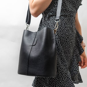 Shoulder bag "ZAKY", ladies handbag with free interchangeable strap, bucket bag, genuine leather, minimalist leather handbag, handmade in Italy