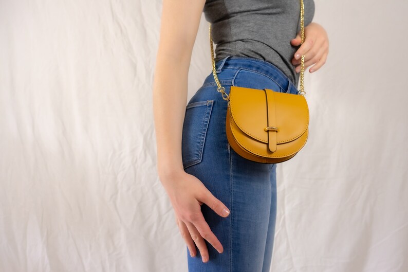 Shoulder bag in black, blue, cognac, yellow, brown, handmade, leather handbag, shoulder bag, saddle bag, satchel bag, chain image 3