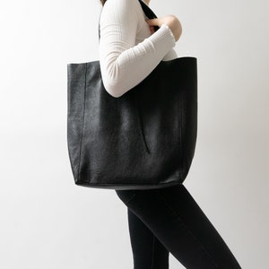 Shopper "Indra" borsa tote in pelle borsa in pelle borsa in pelle tote minimalista in vera pelle borsa per tutti i giorni fatta a mano nero blu cognac