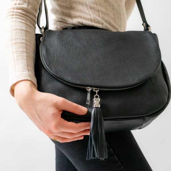 Umhängetasche Tassel Bag "Ila" aus echtem Leder, Klappentasche, Tasche mit Reißverschluss-Klappe, schwarz, Damenhandatsche, Satchel Bag