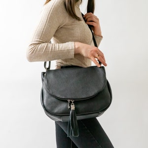 Shoulder bag tassel bag &quot;Ila&quot; made of genuine leather, flap bag, bag with zip flap, black, women&#39;s handbag, satchel bag
