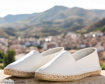 Classic flat espadrilles of white leather- sewn by hand in La Rioja, Spain, Alpargata for men. DIEGOS® Collection, espardenya