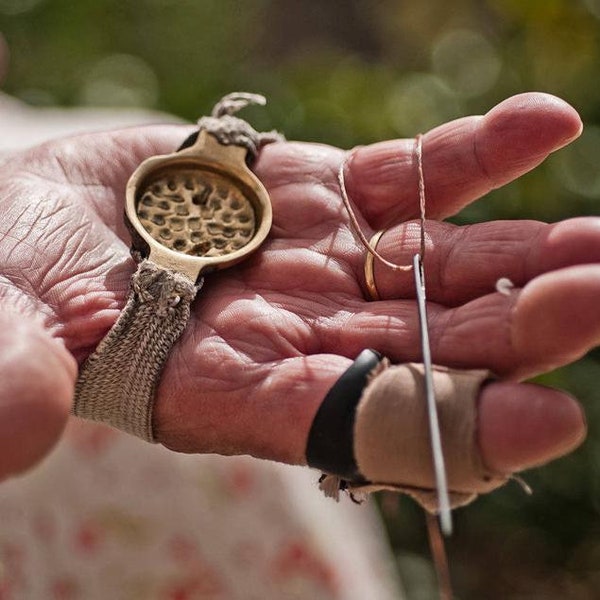 Metalen vingerhoed en naainaald gemaakt in Spanje | Handvingerhoed Traditioneel gebruikt om espadrilles en zeilen met de hand te naaien