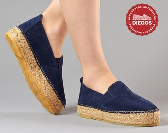 Espadrille flat platform in front of navy blue sewn by hand in Rioja, Spain, Alpargata for women. DIEGOS collection®, espardenya